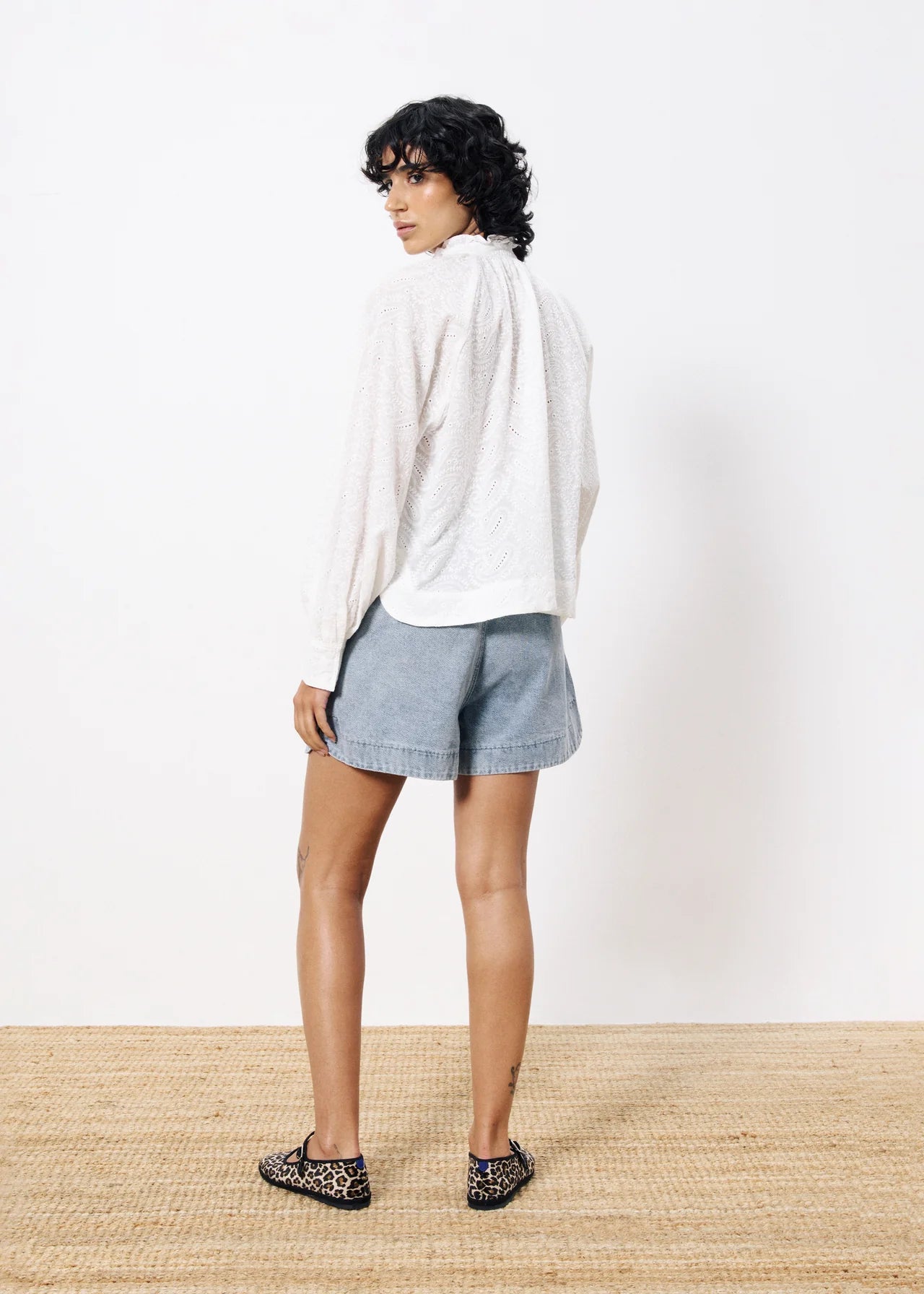 BLUSA TROQUELADA BLANCA